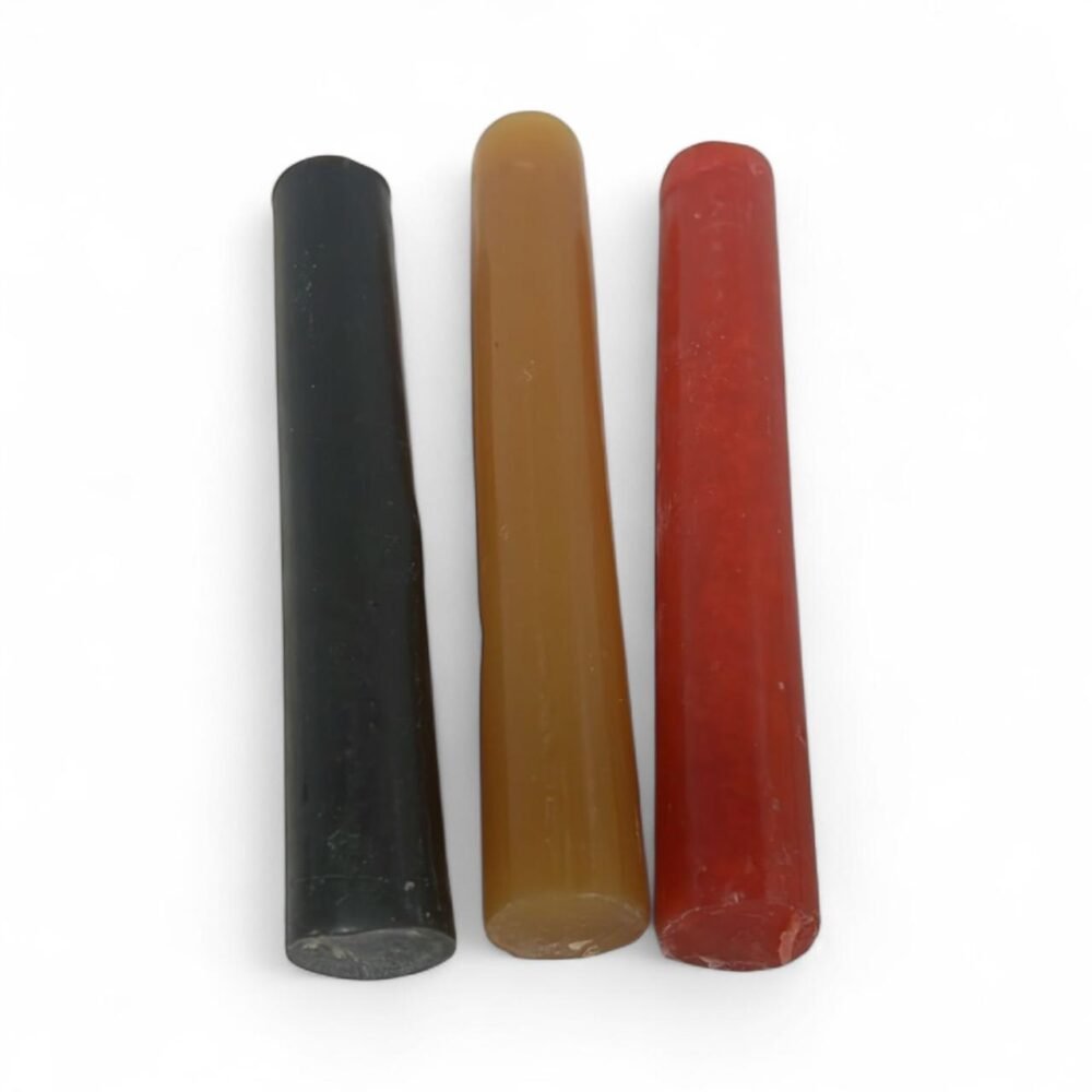 Glue for fighting cock spurs